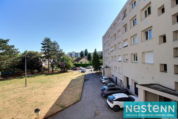 DÉCINES CENTRE ? T4 TRAVERSANT DE 80 M² AVEC BALCON, ASCENSEUR ET STATIONNEMENT