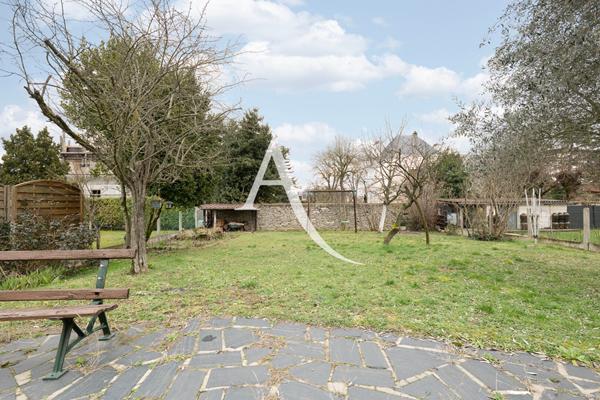 MAISON SPACIEUSE AVEC SOUS SOL !!!