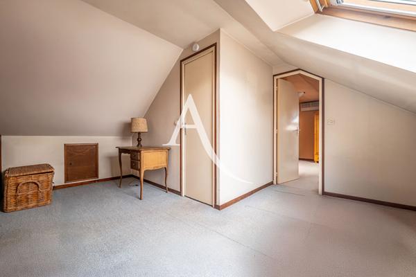 MAISON SPACIEUSE AVEC SOUS SOL !!!