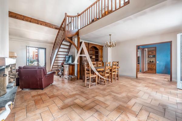 MAISON SPACIEUSE AVEC SOUS SOL !!!