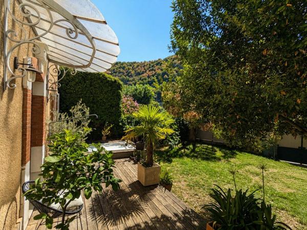 Cahors centre-ville – Maison ancienne rénovée avec jardin, garage et jacuzzi