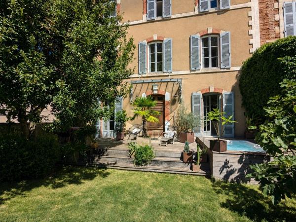 Cahors centre-ville – Maison ancienne rénovée avec jardin, garage et jacuzzi