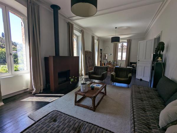 Cahors centre-ville – Maison ancienne rénovée avec jardin, garage et jacuzzi
