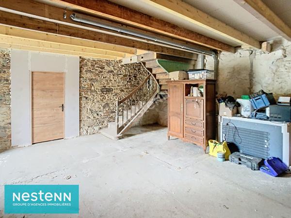 Maison en pierres en cours de rénovation, avec nombreuses dépendances à Saint Brandan sur 11300 m² de jardin