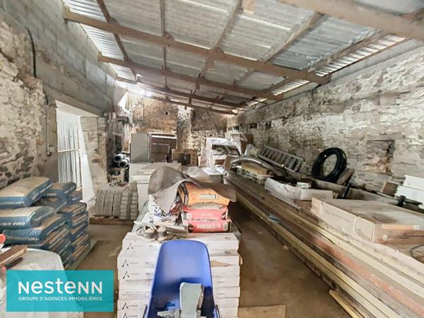 Maison en pierres en cours de rénovation, avec nombreuses dépendances à Saint Brandan sur 11300 m² de jardin