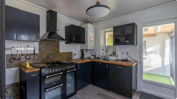 Maison rénovée 5 pièces avec terrasse et jardinet