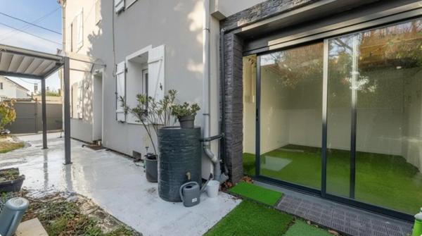 Maison rénovée 5 pièces avec terrasse et jardinet