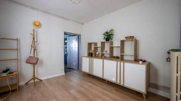 Maison rénovée 5 pièces avec terrasse et jardinet