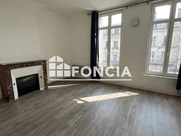 Location Appartement 2 pièces 55.6 m² - 2 RUE SAINT JEAN Niort 79000