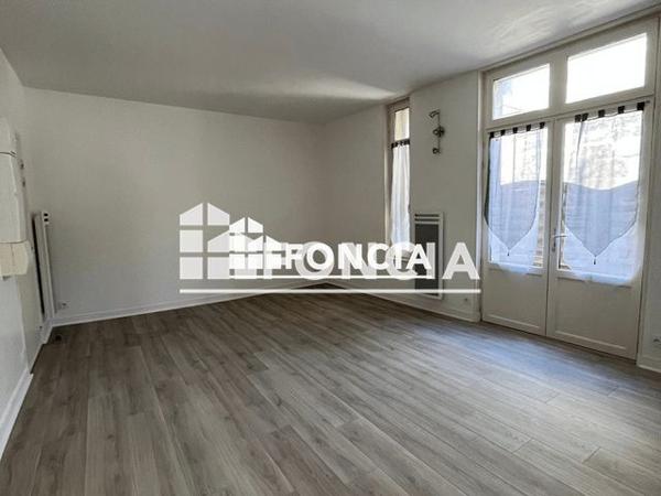 Location Appartement 2 pièces 55.6 m² - 2 RUE SAINT JEAN Niort 79000