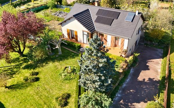 Maison de plain-pied DPE C avec panneaux solaires sur terrain de 1 750 m² Rignac