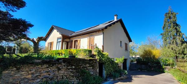 Maison de plain-pied DPE C avec panneaux solaires sur terrain de 1 750 m² Rignac