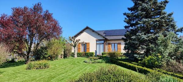 Maison de plain-pied DPE C avec panneaux solaires sur terrain de 1 750 m² Rignac
