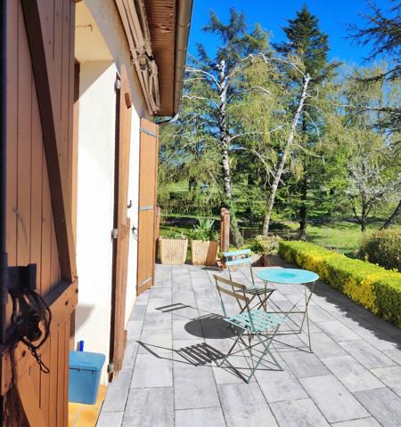 Maison de plain-pied DPE C avec panneaux solaires sur terrain de 1 750 m² Rignac