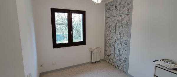Maison de plain-pied DPE C avec panneaux solaires sur terrain de 1 750 m² Rignac
