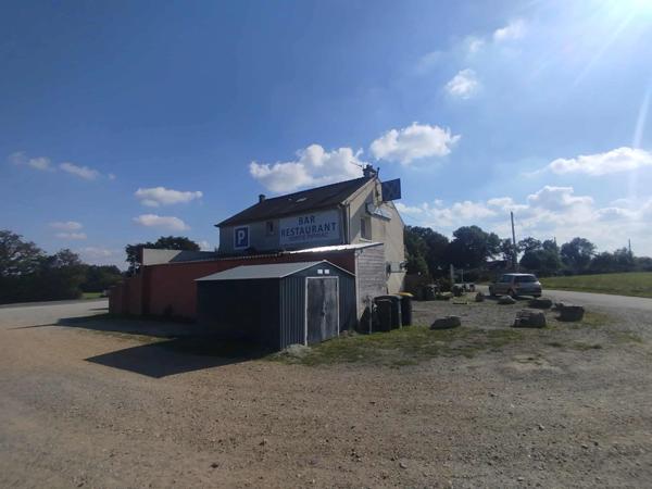 À vendre – Murs commerciaux avec locataires en place – Restaurant routier avec logement proche de RENAC (35)