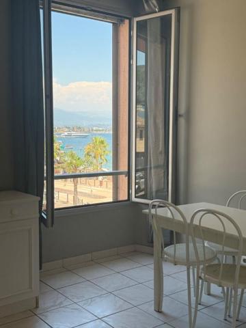 Théoule sur Mer, Studio 22m²  avec  Vue mer,  Port et plages à pied