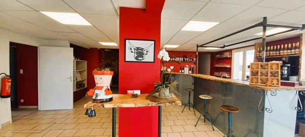 Local Commercial
         17 pièces
        - 432 m² Exclusivité 230 000 € *