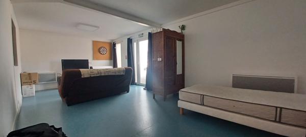 Local Commercial
         17 pièces
        - 432 m² Exclusivité 230 000 € *