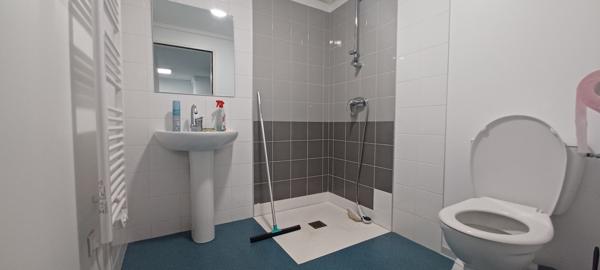 Local Commercial
         17 pièces
        - 432 m² Exclusivité 230 000 € *