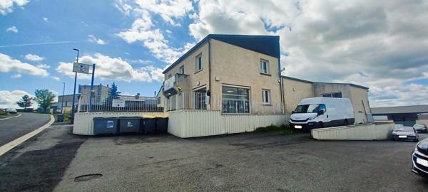 Local Commercial
         17 pièces
        - 432 m² Exclusivité 230 000 € *