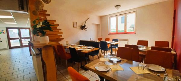 Local Commercial
         17 pièces
        - 432 m² Exclusivité 230 000 € *