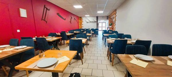 Local Commercial
         17 pièces
        - 432 m² Exclusivité 230 000 € *