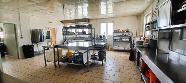 Local Commercial
         17 pièces
        - 432 m² Exclusivité 230 000 € *