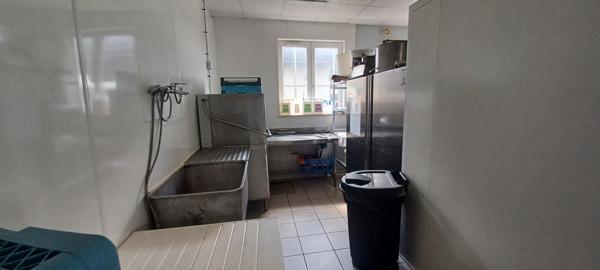 Local Commercial
         17 pièces
        - 432 m² Exclusivité 230 000 € *