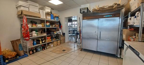 Local Commercial
         17 pièces
        - 432 m² Exclusivité 230 000 € *