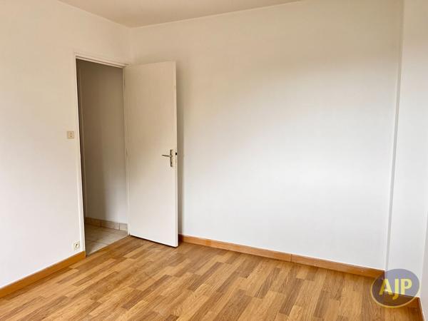 Location maison Plumelec : 985 € - AJP Immobilier Plumelec