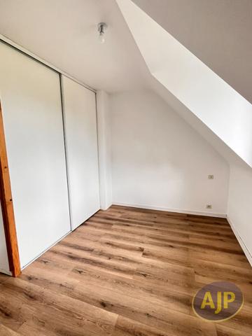 Location maison Plumelec : 985 € - AJP Immobilier Plumelec