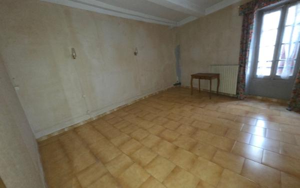 Maison à vendre    7 pièces •  Bessan