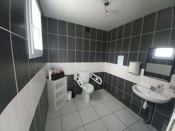 MURS BAR RESTAURANT EN PLEINE NATURE SUR UN TERRAIN DE 14 000 M²