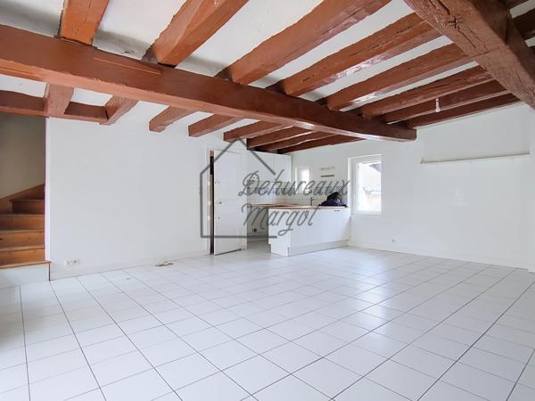 Appartement
         2 pièces
        - 60 m² 145 000 € *
