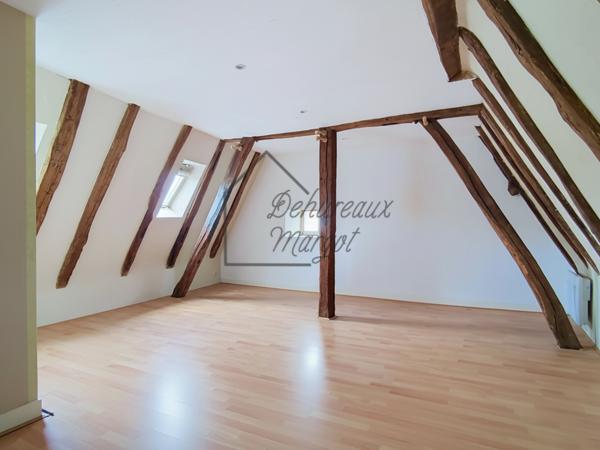 Appartement
         2 pièces
        - 60 m² 145 000 € *