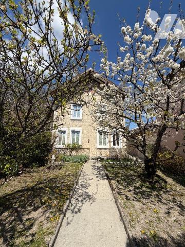 À découvrir sur la commune de Culoz

Cette maison traditionnelle élevée sur trois niveaux, im...