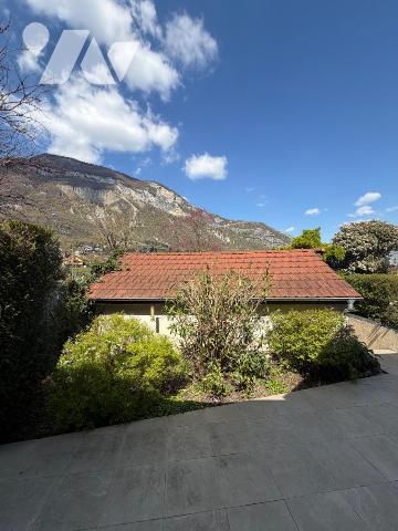 À découvrir sur la commune de Culoz

Cette maison traditionnelle élevée sur trois niveaux, im...
