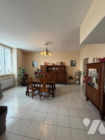 À découvrir sur la commune de Culoz

Cette maison traditionnelle élevée sur trois niveaux, im...