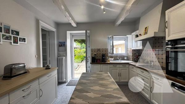 Maison 8 pièces 243.85 m2