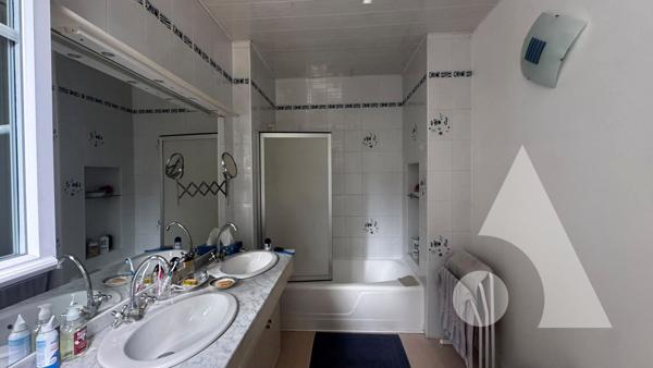 Maison 8 pièces 243.85 m2