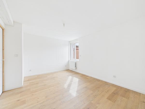 Maison
         4 pièces
        - 93 m² Exclusivité 239 000 € *