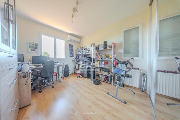 Maison T6 - Confort & Autonomie Énergétique dans résidence sécurisée
