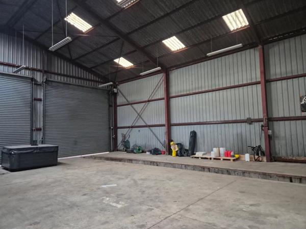 Vente                                                      Local industriel
                        
                                         300 m2                     à Malemort