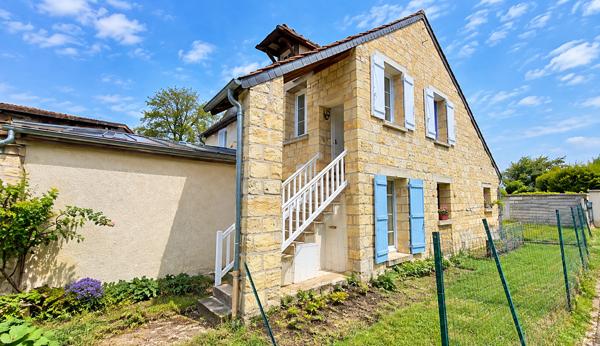Maison 8 pièces à vendre à Neuville-sur-Oise - Réf 8385 440 000 € **  - Référence  8387