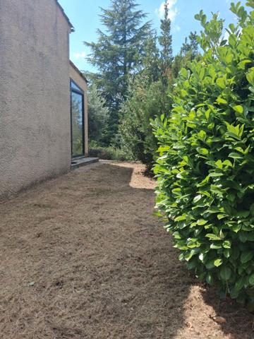 L'ESCALE – Maison individuelle avec véranda, garage et jardin arboré