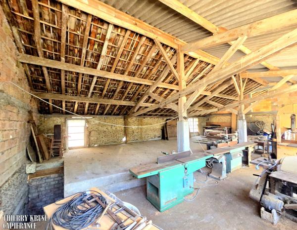 Propriété à fort potentiel – Hangars & bâtiments – 450 m² exploitables sur 2 000 m² de terrain – Changement de destination possible