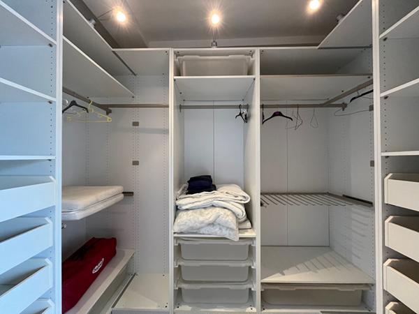 EXCLUSIF -MAISON LAVAL RIVE DROITE - 2 chambres + mezzanine. COUR