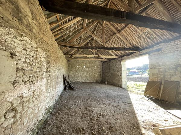 Grange en pierre avec beau potentiel - environnement campagne