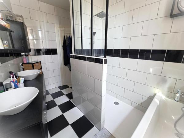 Maison t5 de 118m² comprenant un appartement indépendant.